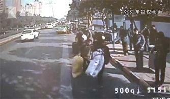 最新爆料司机视频大全,行车瞬间,惊心动魄一幕幕  第2张 最新爆料司机视频大全,行车瞬间,惊心动魄一幕幕  第2张