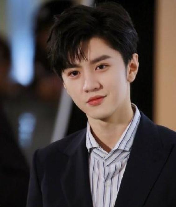 陈哲远娱乐圈爆料视频,揭秘明星幕后真相  第2张 陈哲远娱乐圈爆料视频,揭秘明星幕后真相  第2张