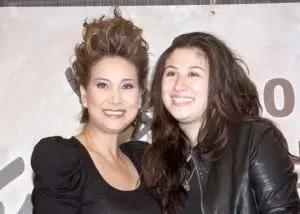 甄妮爆料老公出轨视频,视频曝光惊人内幕  第1张 甄妮爆料老公出轨视频,视频曝光惊人内幕  第1张